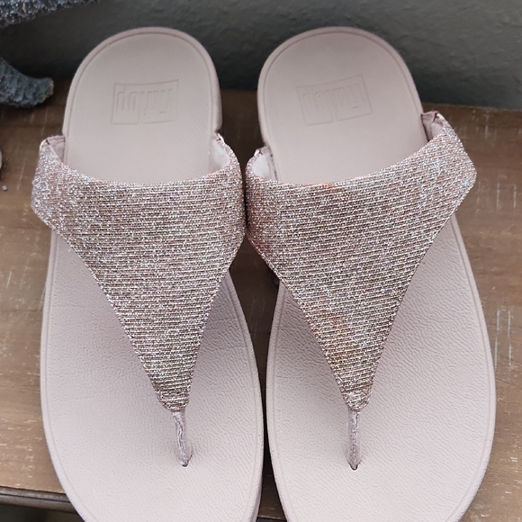 New -Fitflop Rose Gold Lulu Shimmerlux Toe Post Women's Sandals Size 7 - Picture 7 of 8